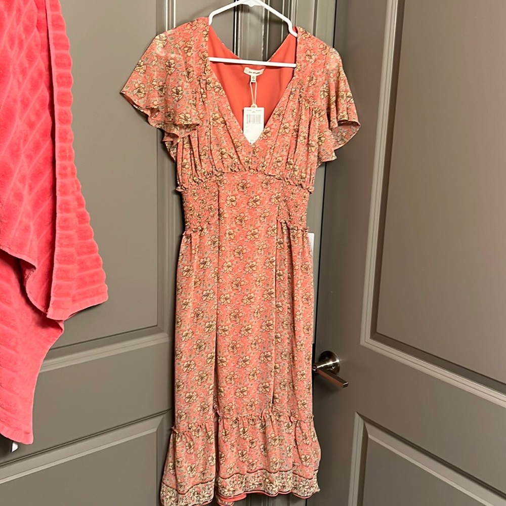 Cute floral dress NWT size medium.
